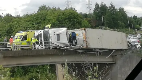 Roxy Louise Sier Lorry overhanging A14