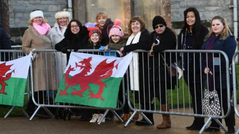 Wales News Service Crowds at the castle