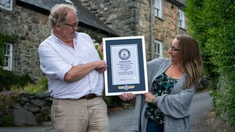 Guinness World Records Gwyn Headley and Sarah Badhan