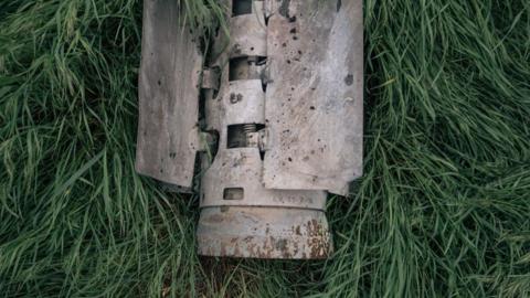 Cluster bombs: Unease grows over US sending cluster bombs to Ukraine ...
