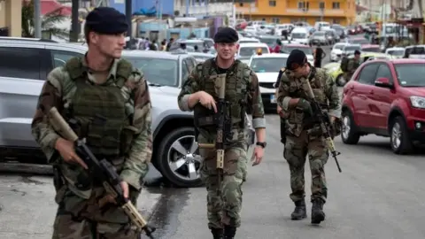 Reuters Dutch soldiers patrol the streets of St Martin (07 September 2017)