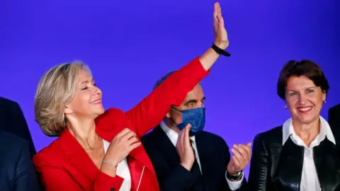 Getty Images Les Republicains (LR) right-wing party's head of the Île-de-France region and candidate for the 2022 presidential election Valérie Pécresse waves after she won LR's primary on December 4,