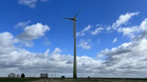 Steve Hubbard/BBC A wind turbine in Chatteris, Cambridgeshire