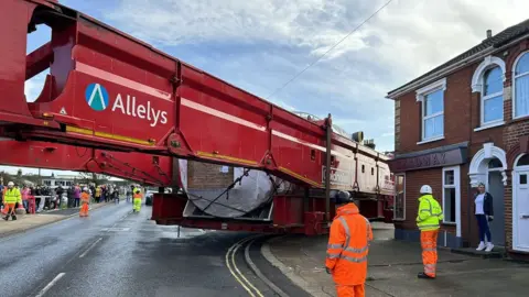 Suffolk Highways The abnormal load navigating street corners