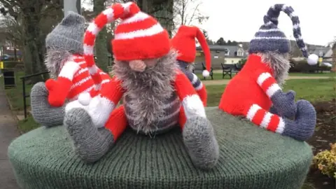 Torphins knitted post box Elves topper