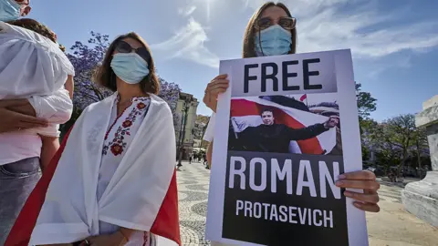 Getty Images Belarusian residents in Portugal protesting against the detention of journalist Roman Protasevich