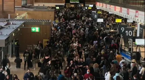 RTE Crowds of passengers at Dublin Airport