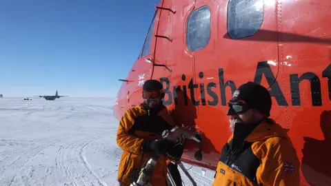 TOM JORDAN Twin Otter plane