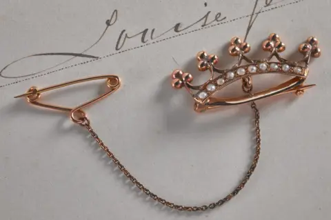 Erik and Petra Hesmerg Mata Hari's brooch