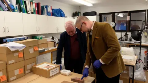 University of Reading Researchers looking at object