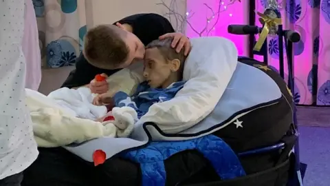 Carla Delf Stuie Delf kissing his brother Fraser