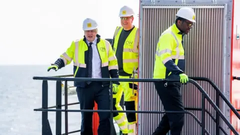 Getty Images Boris Johnson and Kwasi Kwarteng visiting Moray offshore windfarm