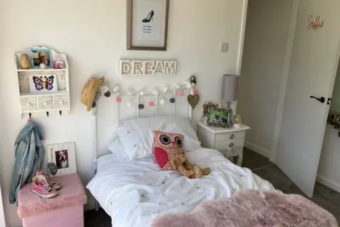 Saffie's bedroom