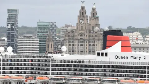 Getty Images Queen Mary turns on the River Mersey in Liverpool