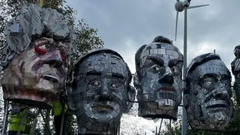 Leaders' heads