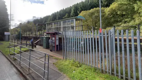 Google Ynyswen railway station