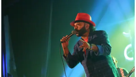 PRADEEP DAMBARAGE Sunil Perera