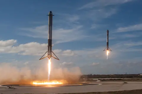 SPACEX Falcon Heavy landing