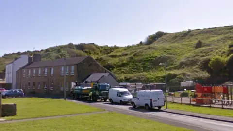 Google Streetview of the school in front of the hill