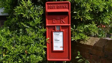 JEFF OVERS Post box