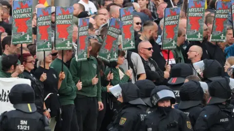 AFP Far-right protesters, 27 Aug 18