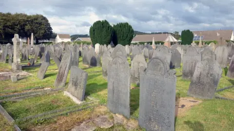 Des Blenkinsopp / Geograph Machynlleth cemetery