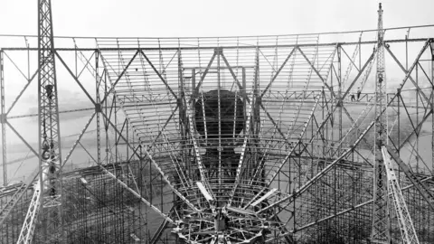 Jodrell Bank Centre for Astrophysics, The Universi Construction of the steelwork underpinning the reflecting surface of the giant Mark I Telescope (as it was then known, renamed the Lovell Telescope on its 30th anniversary in 1987). Copyright: © Credit: Jodrell Bank Centre for Astrophysics, The University of Manchester.