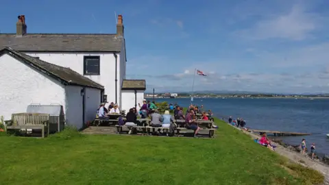 Ian Taylor/Geograph Ship Inn