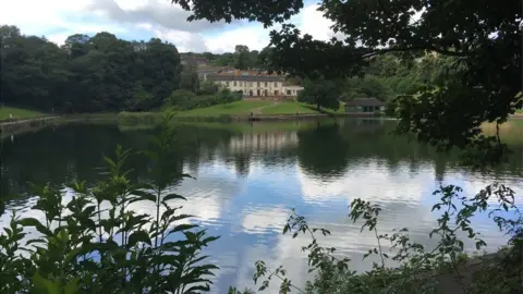 Geograph/Graham Hogg Crookes Valley Park