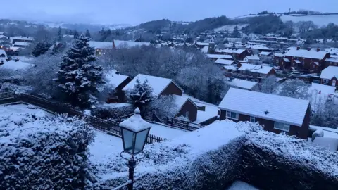 Mid Wales | Weather Watchers Snowy view of Newtoqwn