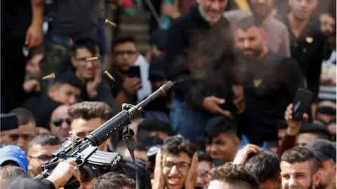 Reuters Gunman fires during funeral of Palestinians killed in Nablus raid (25/10/22)