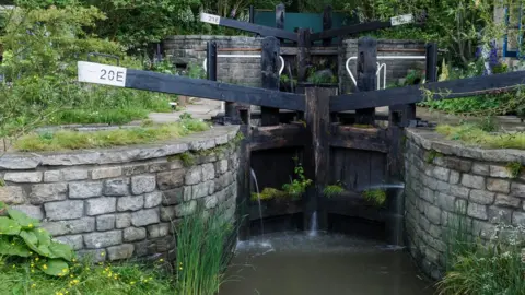 RHS/Neil Hepworth Chelsea Flower Show