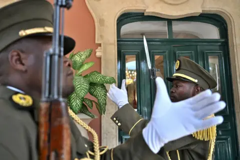 ANDREW CABALLERO-REYNOLDS/AFP The changing of the guard takes place during a meeting between Angolan President Joao Lourenco and US Secretary of State Antony Blinken at the Presidential Palace in Luanda.