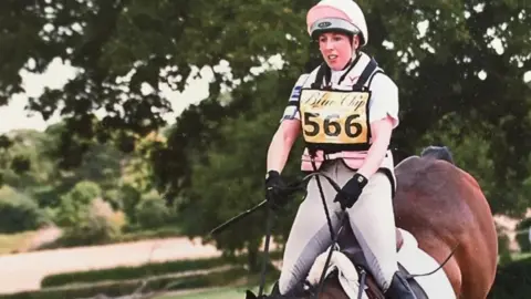 Family handout Danni