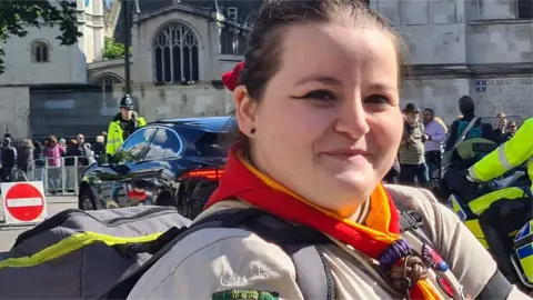 A Scout leader sleeps in a tent in London for three nights to watch the procession with her mum.