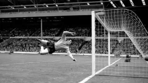 PA/PA Wire Gordon Banks in 1970