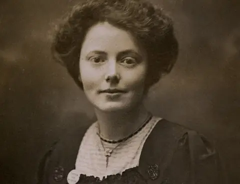 LSE Mary Gawthorpe