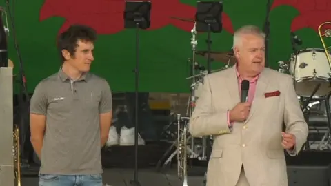 Geraint Thomas and Carwyn Jones