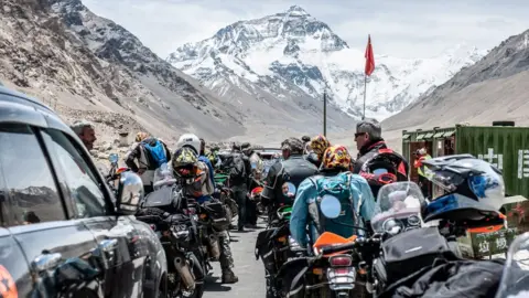 iaincrockart.com riders at China border