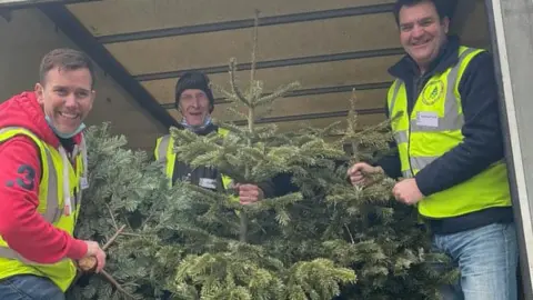 East Cheshire Hospice Volunteers with tree