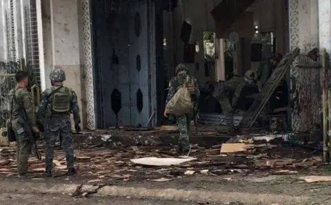 EPA Soldiers gather evidence at the scene of two bomb attacks in Jolo. Photo: 27 January 2019