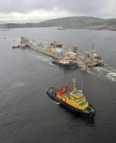 LA (Phot) Stuart A Hill In preparation for hosting the new Astute Class submarines, a new floating jetty – the Valiant Jetty – was constructed, arriving alongside HM Naval Base Clyde in May 2009.