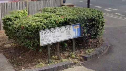 Google Rawnsley Avenue street sign