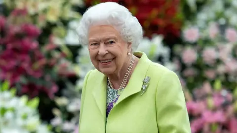 The Queen surrounded by flowers at the Chesea Flower Show