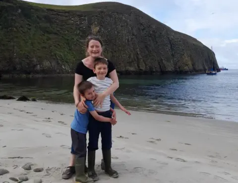 Eileen Thomson Eileen, Ander and Luca Thomson