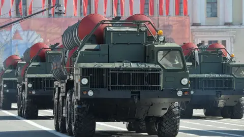 Getty Images Anti-aircraft missile system S-400 on parade on Dvortsovaya (Palace) Square during the Victory Day ceremony in St. Petersburg on 9 May, 2016