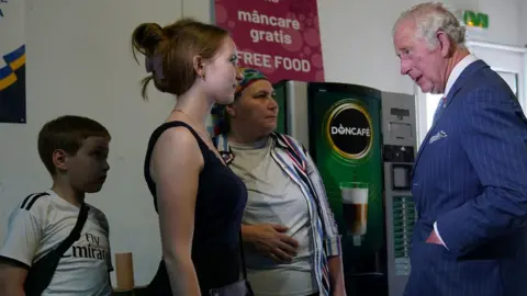 POOL Prince Charles with Ukrainian refugees in Bucharest