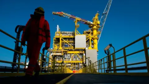 Getty Images worker on oil platform