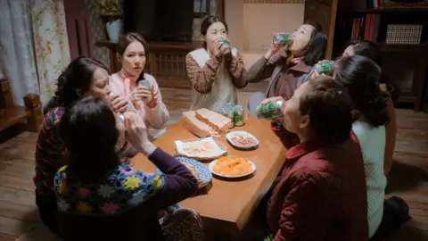 CJ ENM Yoon Se-ri and the village ladies