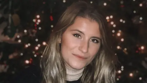 Bella Enoizi Bella Enoizi